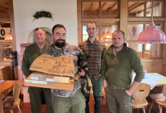 Kuppelwieser Simon mit Charlie vom Almbergerhof
Sieger bei der Verbandsstöberprüfung im Mähring (D)