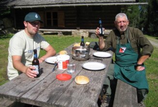 Latsch/Töbrunn Clubfest 2024 Am Tag danach
Alles geputzt und sauber - Abschied mit Weißwurst